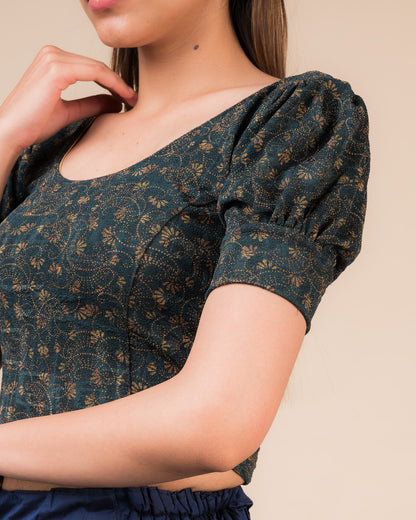  Close-up of the jacquard knit with double metallic print