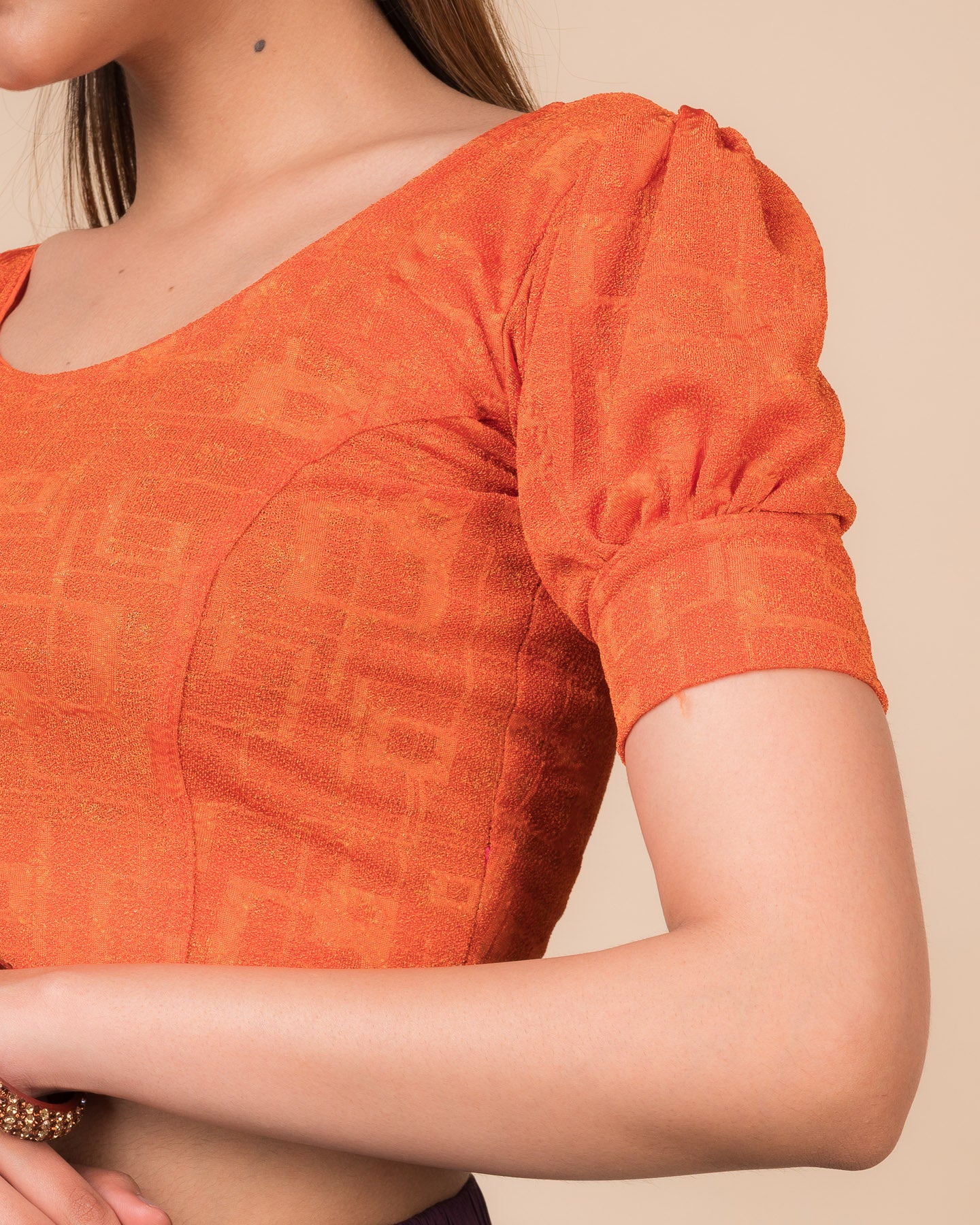  Close-up of the jacquard knit with double metallic print