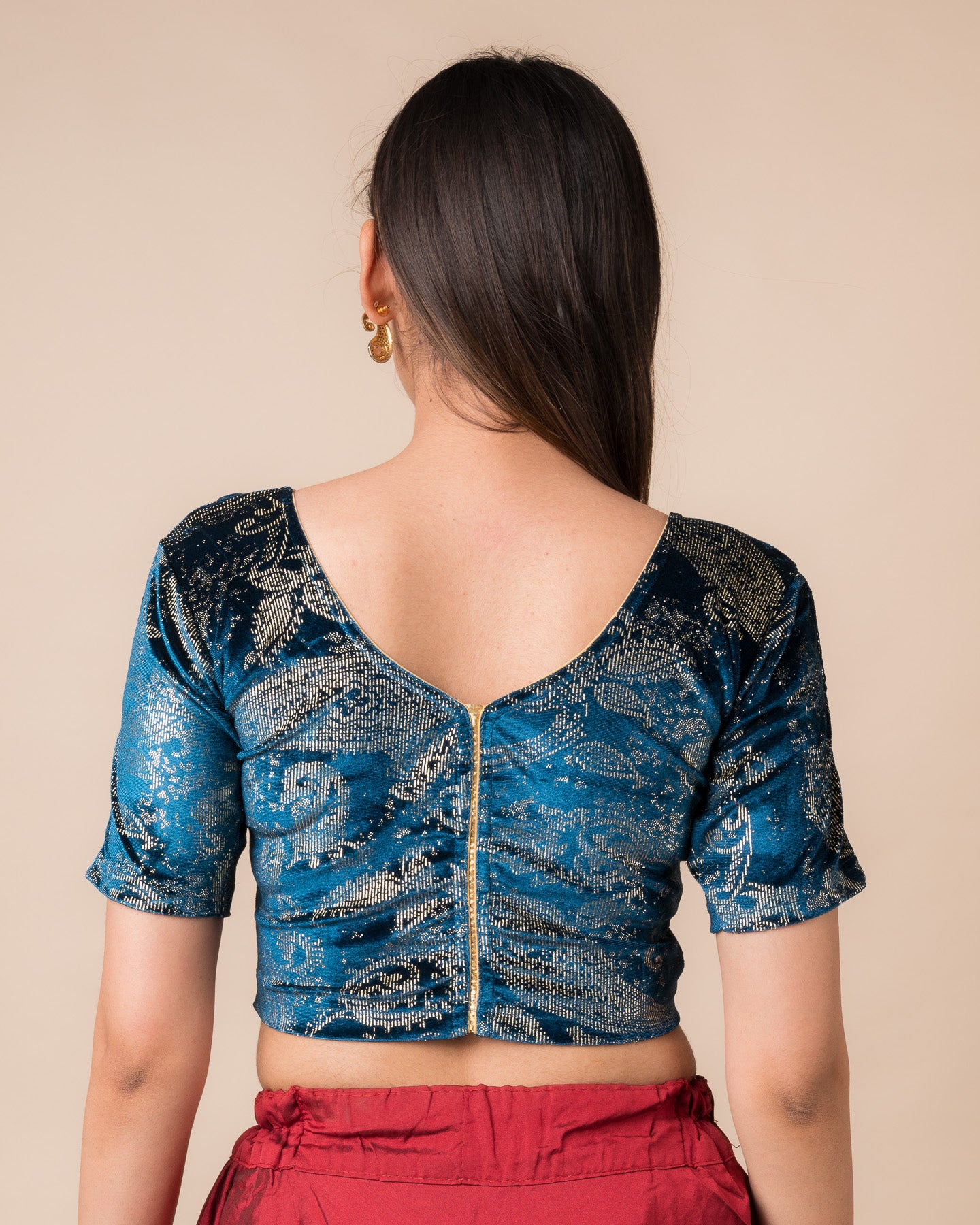 Rear view showcasing gota detailing at the back yoke
