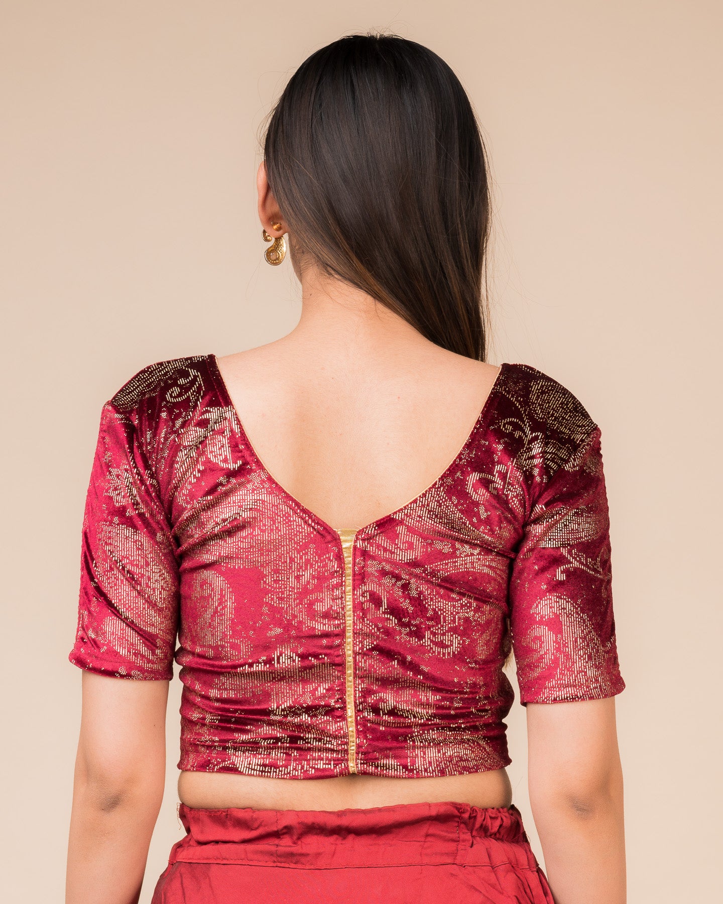 Rear view showcasing gota detailing at the back yoke