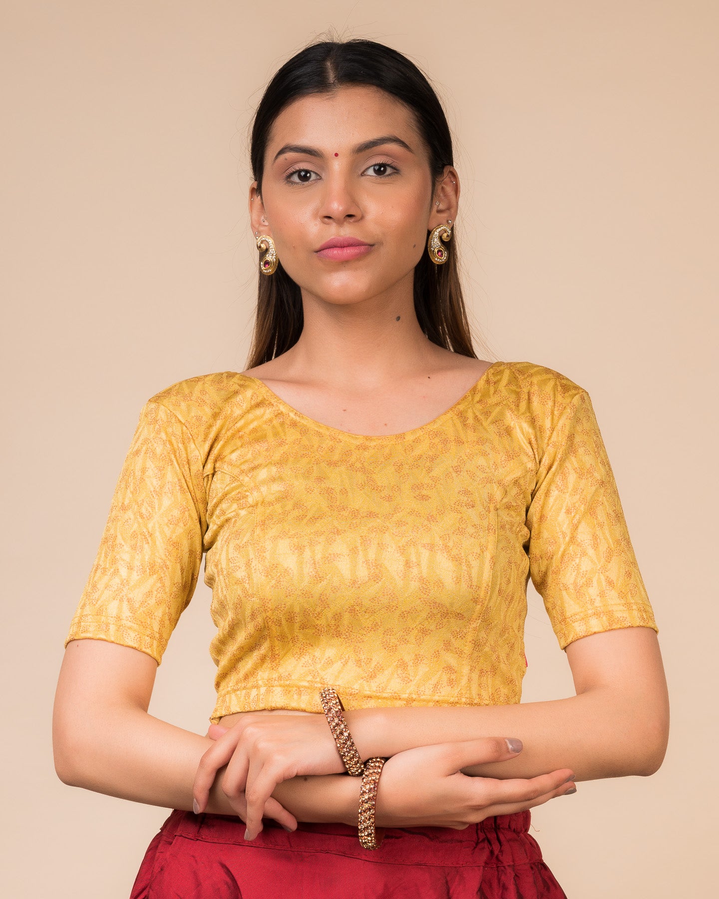 Model wearing a textured stretchable readymade blouse with elbow sleeves and round neckline.