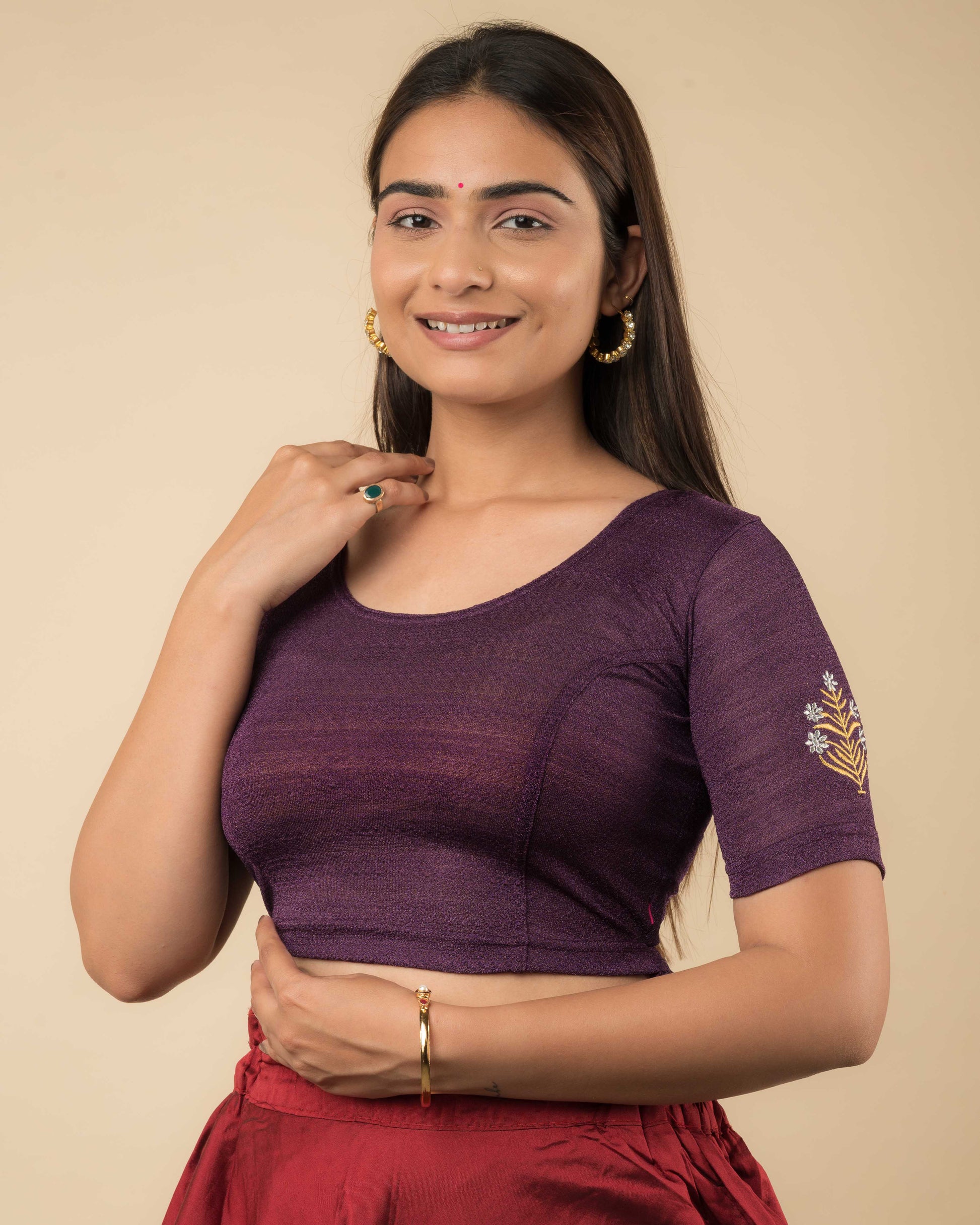  Side profile of the buti embroidered stretchable blouse highlighting the fit and sleeve length.