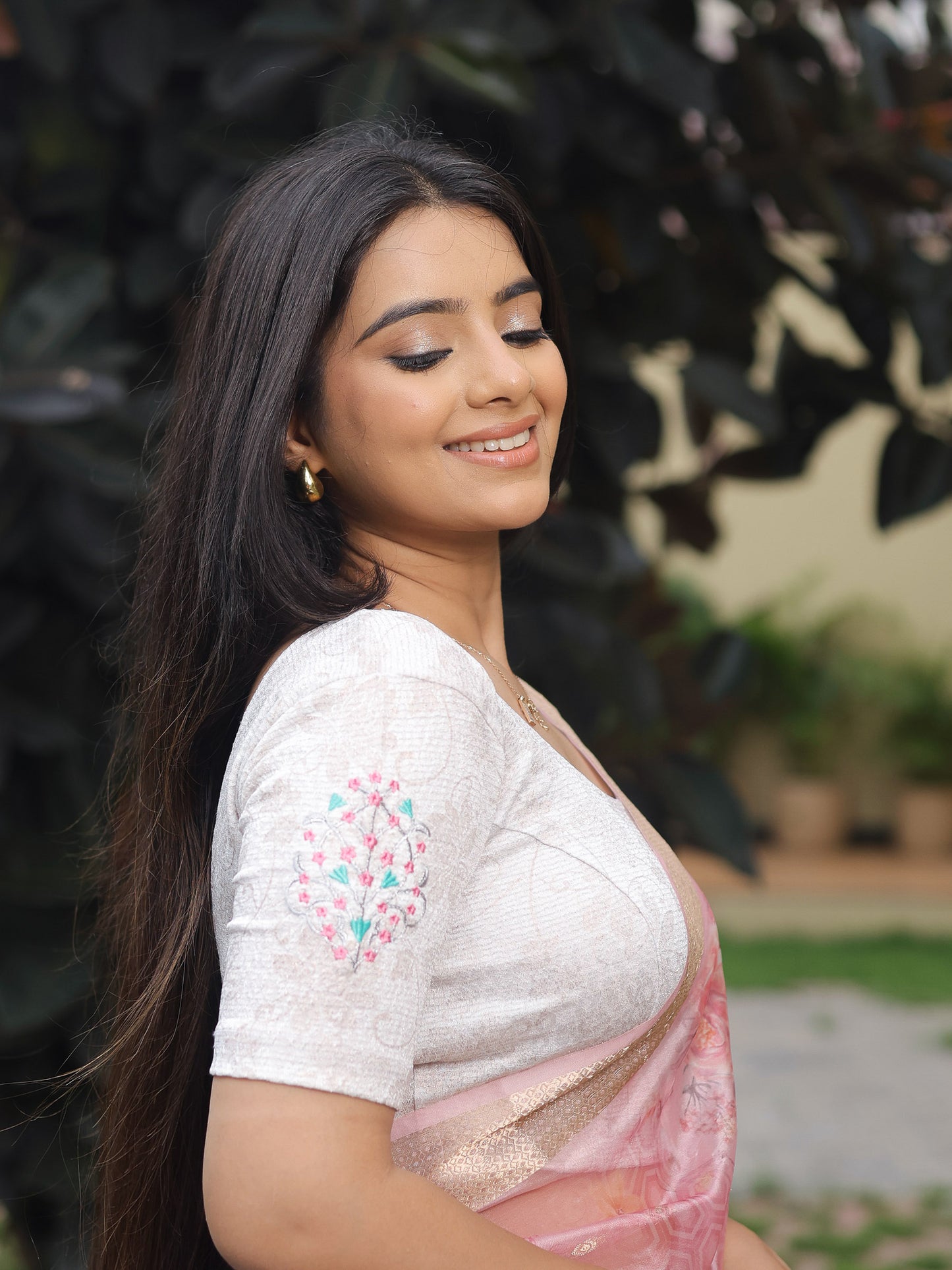 Multani Multicolour Mughal Embroidery Stretchable Saree Blouse Advi - Silver