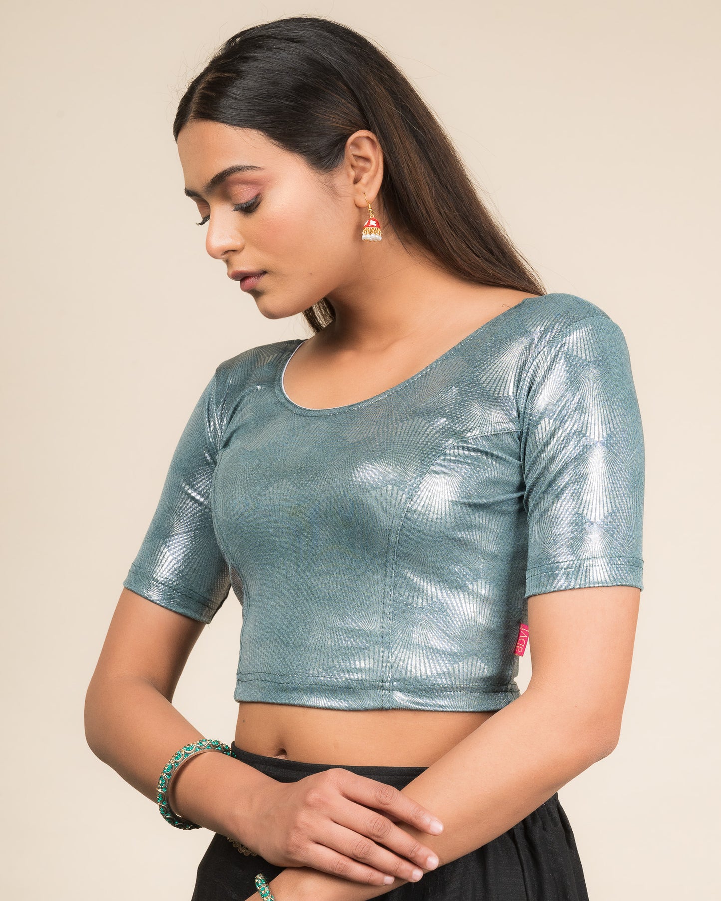 Side profile showing the fit and sleeve structure.