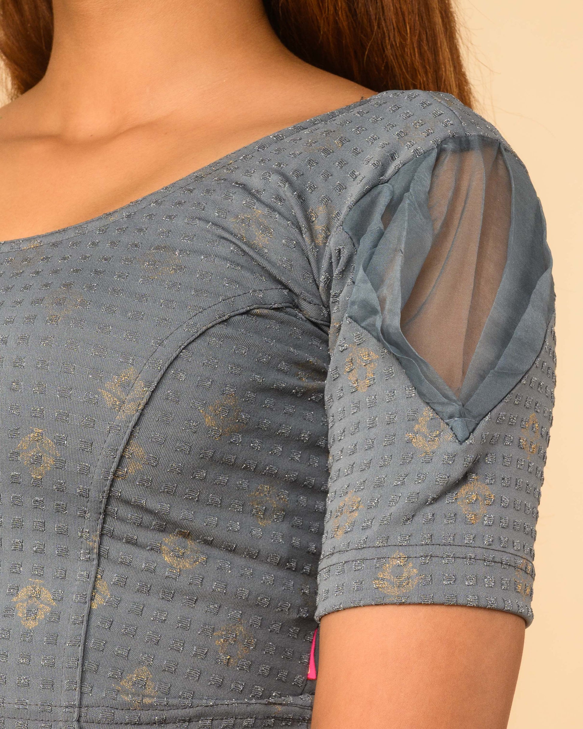 Paavna Gold–silver metallic buti Dobby Zari Jacquard stretchable saree blouse with organza puff elbow sleeves and round neck, by Advi.