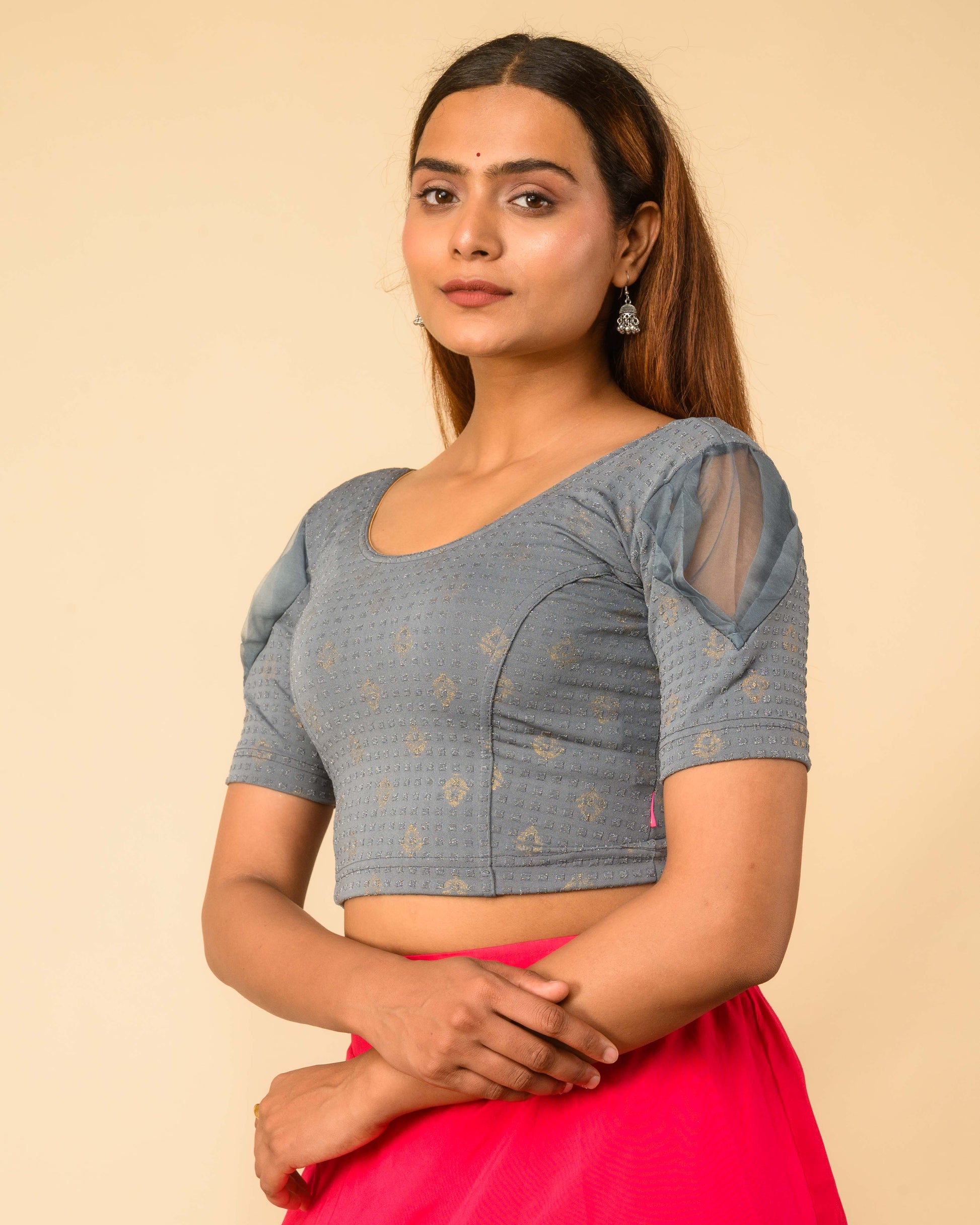 Paavna Gold–silver metallic buti Dobby Zari Jacquard stretchable saree blouse with organza puff elbow sleeves and round neck, by Advi.