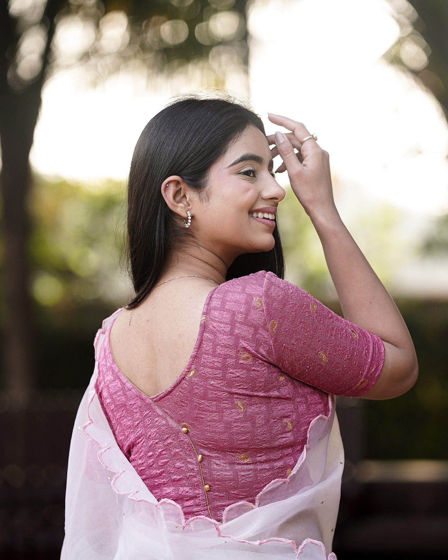 Sona Onion Foil Checkered Resham Work Saree Blouse Advi