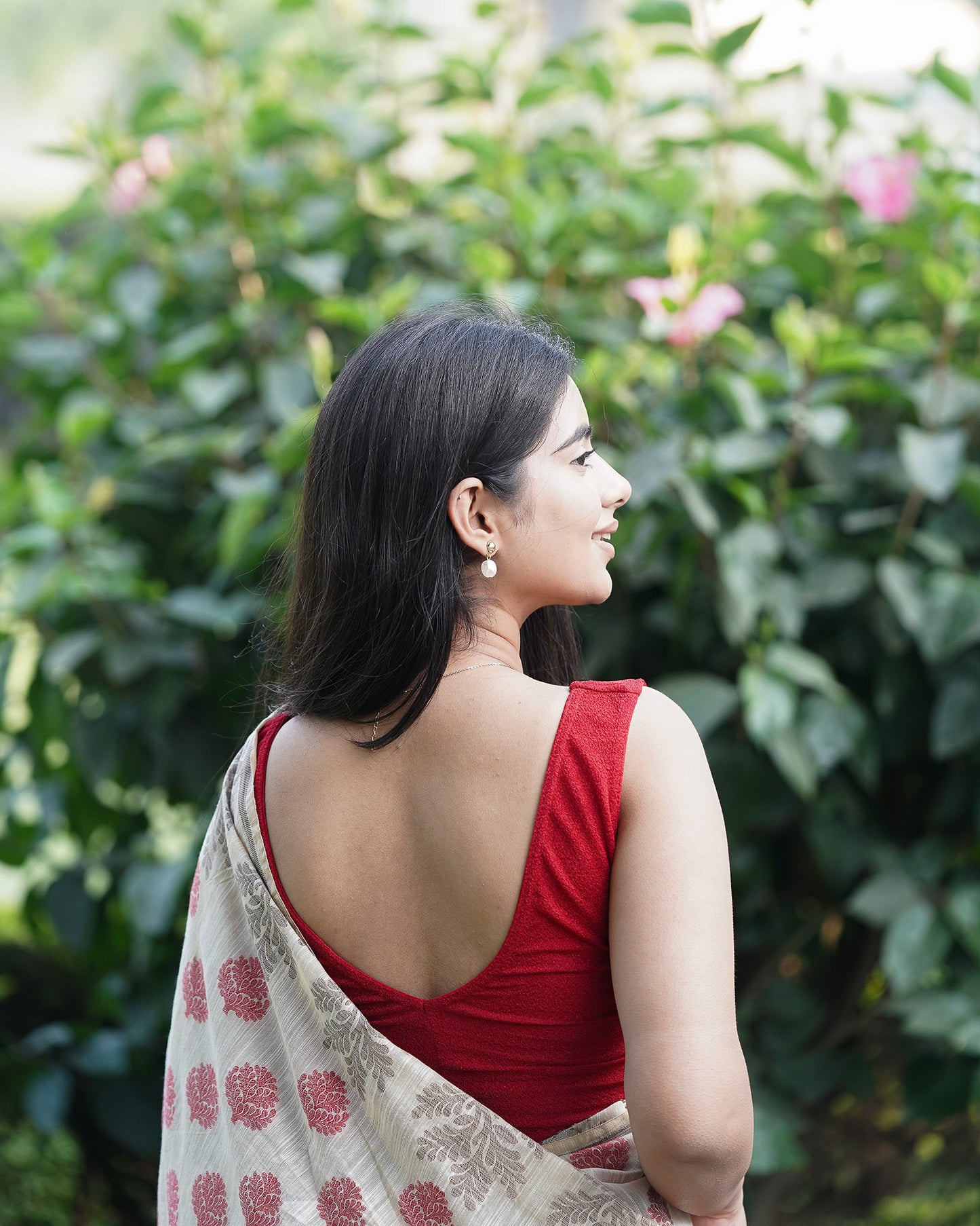 Sumti Red V-Neck Sleeveless Blouse with Removable Pads