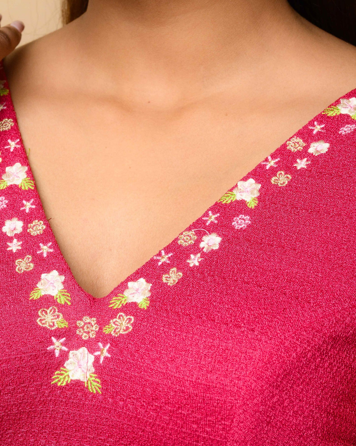 Sameera Rani V-Neck Embroidered Sleeveless Saree Blouse with Removable Pads Advi